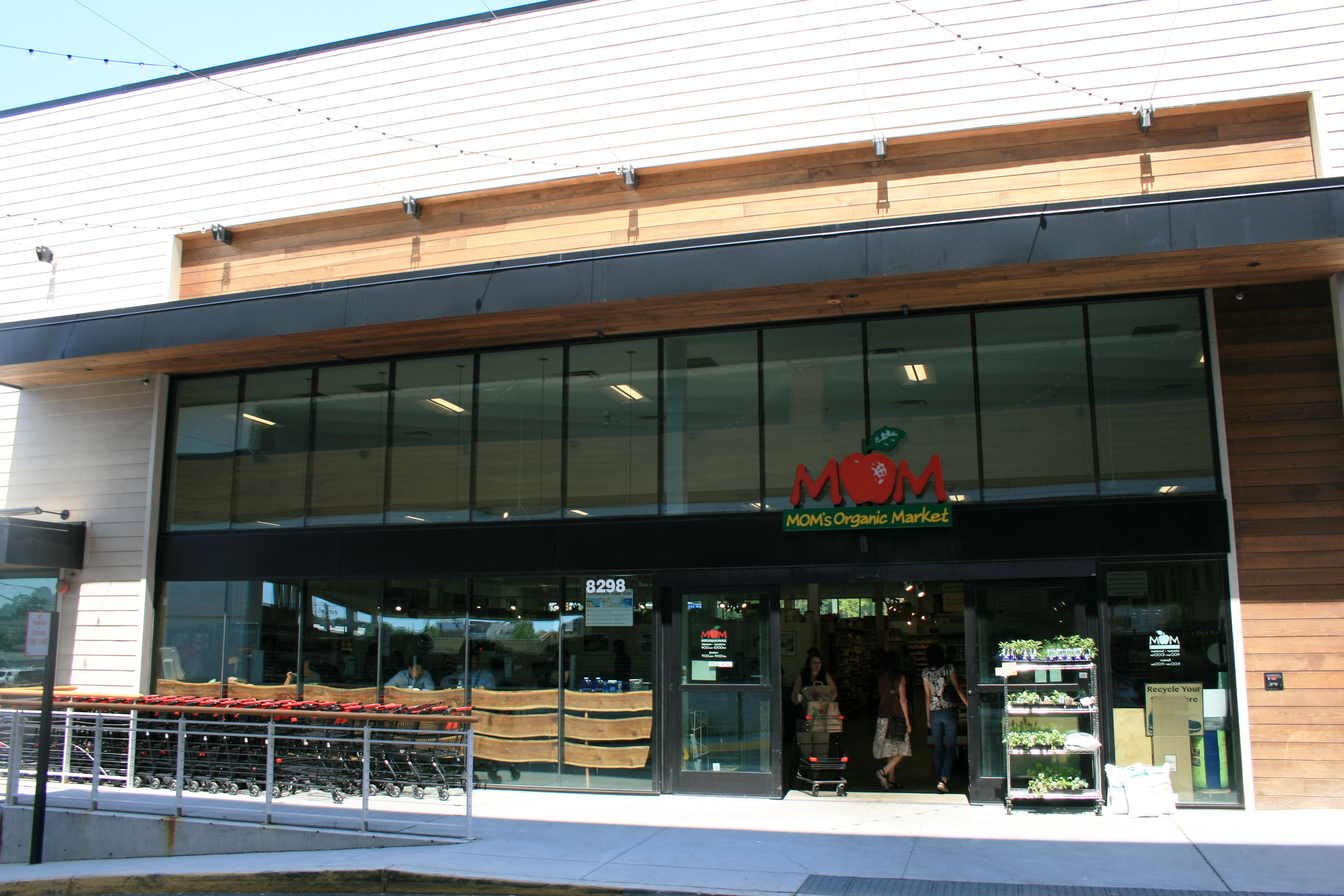 MOM’s Organic Market